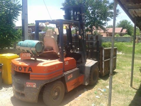 ขายรถยกโฟรคลิฟต์ TOYOTA 35 ใช้2ระบบ เสาสูงยกใส่10ล่อได้ สภาพพร้อมใช้งาน เครื่องดี ขายรถยกโฟรคลิฟต์ TOYOTA 35 ใช้2ระบบ เสาสูงยกใส่10ล่อได้ สภาพพร้อมใช้งาน เครื่องดี