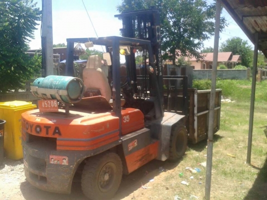 ขายรถยกโฟรคลิฟต์ TOYOTA 35 ใช้2ระบบ เสาสูงยกใส่10ล่อได้ สภาพพร้อมใช้งาน เครื่องดี