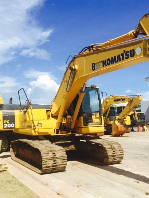 ขายรถแบคโฮ KOMATSU PC200-7 เอกสารอินวอย 8000 ชม.ราคา 1900000