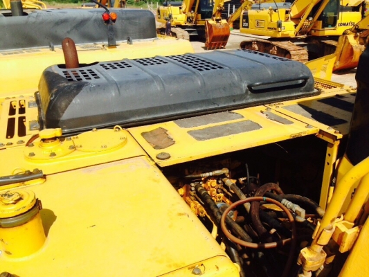 ขายรถแบคโฮ KOMATSU PC200-7 เอกสารอินวอย 8000 ชม.ราคา 1900000