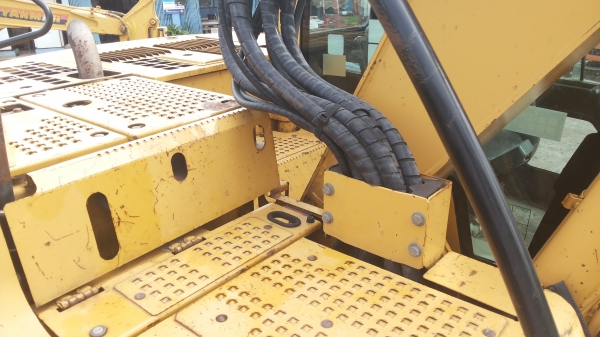 ขายด่วนรถแม็คโครCAT 313 CCR ซีเรียสูงชั่วโม่งทำงานน้อยแอร์เย็นมาก รถนอกนำเข้ายังไม่เคยใช้งาน ในเมืองไทยเลย