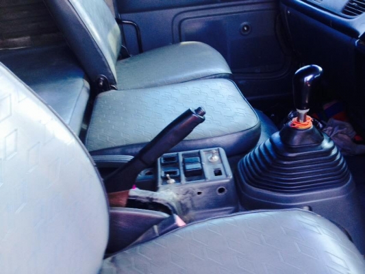 ขายรถบรรทุก 10 ล้อดั๊มพ์  ISUZU DEC ยูโร2  ขนาดแรงม้า 270 แรงม้า  ปี2548 มีระบบลากพ่วง กะบะสหกิจ ราคาต่อรองได้ รูปมีเยอะ