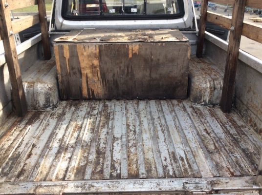 ขายมาสด้า แฟมิเลีย หัวโหนก แคปใหญ่ ปี96 เครื่อง 1.4 เกียร์ธรรมดา ติดแก๊สLPG ภายในเบาะหนังสวยไม่ขาด ไมล์ใช้ได้หมด ตัวถังสวยเดิม สีมีริ้วรอยบ้าง ลอนกระบะสวย คอกไม้ คัสซีดีไม่มีผุ เครื่องแน่นๆ ช่วงล่างดี รถขับดี พร้อมใช้งานได้เลยครับ ขายถูกครับ ขายมาสด้า แฟมิเลีย หัวโหนก แคปใหญ่ ปี96 เครื่อง 1.4 เกียร์ธรรมดา ติดแก๊สLPG ภายในเบาะหนังสวยไม่ขาด ไมล์ใช้ได้หมด ตัวถังสวยเดิม สีมีริ้วรอยบ้าง ลอนกระบะสวย คอกไม้ คัสซีดีไม่มีผุ เครื่องแน่นๆ ช่วงล่างดี รถขับดี พร้อมใช้งานได้เลยครับ ขายถูกครับ