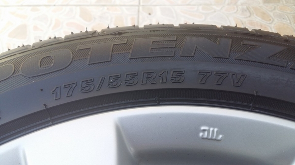 ขายล้อแม็ก mitsu mirage mc 15" พร้อมยางปี14 สนใจติดต่อเล็กคลองสามครับ 081-3747940