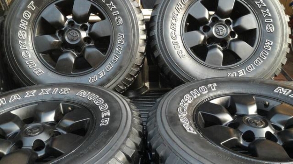 ขายยาง MUD 31 x 10.5 x 15 พร้อมล้อ วีโก้ ขายยาง MUD 31 x 10.5 x 15 พร้อมล้อ วีโก้