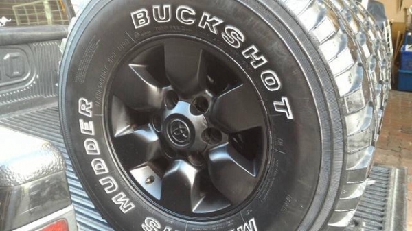 ขายยาง  MUD  31 x 10.5 x 15  พร้อมล้อ วีโก้