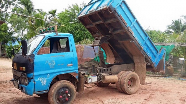 ขายรถ6ล้อดัมพ์ TLD100ฝาดำ แชชซีดี เครื่องดี ทะเบียนพร้อมโอน ช่วงล่างใหญ่ ช่วงล่าง6น็อต กระบอกดัมพ์ยิงหน้า พร้อมลุยงาน ขายรถ6ล้อดัมพ์ TLD100ฝาดำ แชชซีดี เครื่องดี ทะเบียนพร้อมโอน ช่วงล่างใหญ่ ช่วงล่าง6น็อต กระบอกดัมพ์ยิงหน้า พร้อมลุยงาน