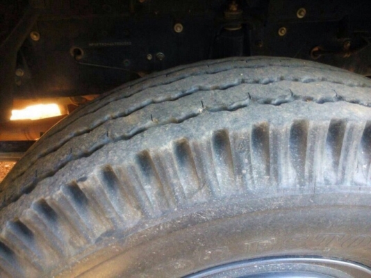 รถอีซูซุ 6 ล้อดั้ม FTR 240 แรงม้า. ปี 56  ( รถวิ่ง 94,xxx กม. , 6x,xxx กม.  )  ,  ( มีขาย 2 คัน. )   สนใจติดต่อ  081 - 6079515