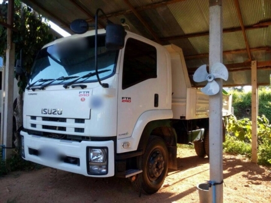 รถอีซูซุ 6 ล้อดั้ม FTR 240 แรงม้า. ปี 56  ( รถวิ่ง 94,xxx กม. , 6x,xxx กม.  )  ,  ( มีขาย 2 คัน. )   สนใจติดต่อ  081 - 6079515