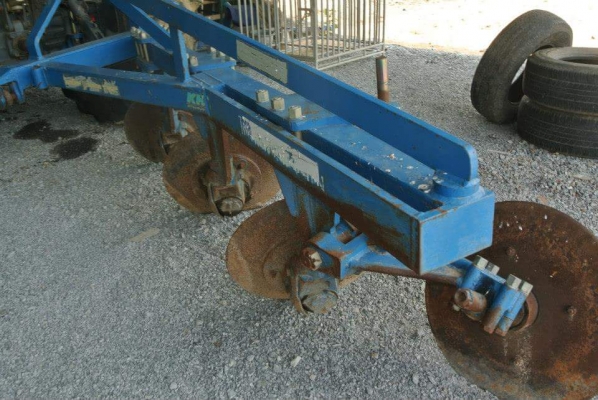 Ford Ts90 มีทะเบียน Ford Ts90 มีทะเบียน