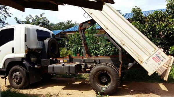 รถ6ล้อดั้ม240แรง ISUZU MP1FTR34JAT-000562 เครื่อง6HK1-635673..รถห้างแท้เดิมๆสภาพเกือบใหม่..