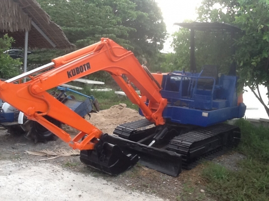 รถแบคโฮkubota kh-33 สภาพดีพร้อมใช้ เครื่องปั้มตัวเดินดี ทำสีใหม่เรียบร้อย