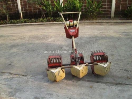 เครื่องกำจัดวัชพืชในร่องข้าว    MARUYAMA  MCรหัสสินค้า : 80802443   Line ID: nihonmono  หรือเพิ่มเติมไดที่ www.nihonmono.com