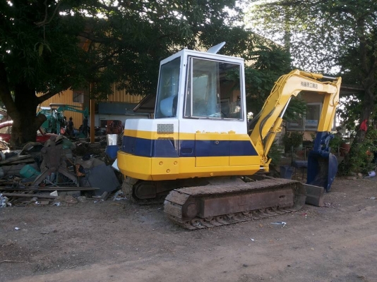 ขายรถขุด KOMATSU Pc40-6. รถเก่านอกแท้100\% เครื่องแน่น ปั๊มแรง ช่วงล่างสวย รถเก่านอกเอกสารใบอินวอยครบ.  ราคา 370000 พร้อมแอร์ สนใจ 096-3268553 (ช่างเบนซ์) ID LINE 0963268553