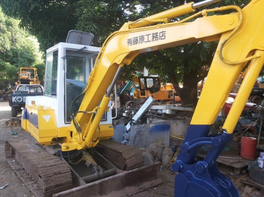 ขายรถขุด KOMATSU Pc40-6. รถเก่านอกแท้100\% เครื่องแน่น ปั๊มแรง ช่วงล่างสวย รถเก่านอกเอกสารใบอินวอยครบ.  ราคา 370000 พร้อมแอร์ สนใจ 096-3268553 (ช่างเบนซ์) ID LINE 0963268553