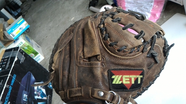 ถุงมือเบสบอลสองคู่ทำจากหนังอย่างดีของญี่ปุ่น THUMB SENSOR