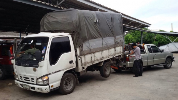 ประกาศขายรถยกกระบะพร้อมใช้งาน