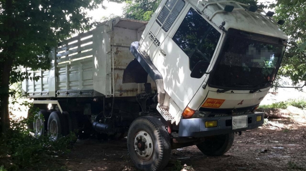 **800,000 บ.ต่อรอง/// หลงโบ MITSU TF 220 **ขาย MITSU FUSO TF-220 แรง หลงโบ10ล้อ2เพลาดั้ม MITSUBISHI FN527M-TF06xx 6D16-Turbo 220แรง 10สปีด ปี48 เครื่องเดิม เกียร์เดิม เครื่อง6D16-220แรง แน่นดี แรงดี เกียร์10สปีด เข้าง่ายไม่หลุด ช่วงล่างเดิม เบรคใหญ่ เพลาไ