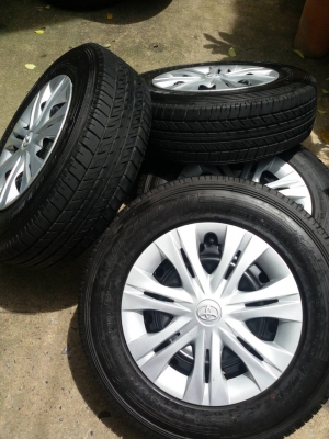 ล้อ TOYOTA ขอบ 15 5รู 114 พร้อมยางมิชลิน 205 70 15 สวยๆ ชุดล่ะ 9,500