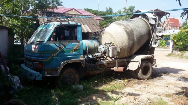 ขายด่วนรถ6  ล้อรถโม้ตรง2.5คิวสถาพร้อมใช้งานโม้ใช้งานได้ดี