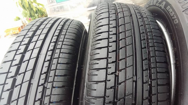 ขายล้อแม็กป้ายแดง jazz 15"พร้อมยางป้ายแดงปี15 สนใจติดต่อเล็กคลองสามครับ 081-3747940