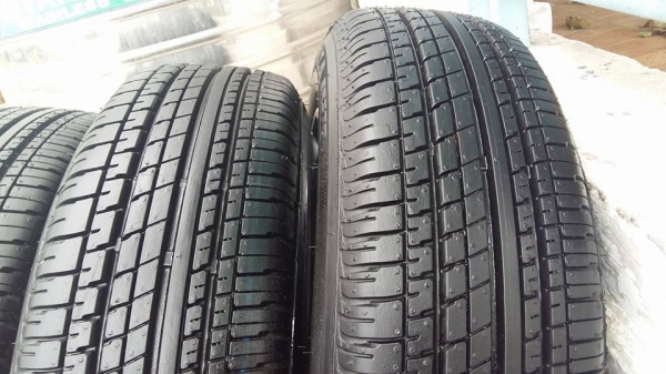 ขายล้อแม็กป้ายแดง jazz 15"พร้อมยางป้ายแดงปี15 สนใจติดต่อเล็กคลองสามครับ 081-3747940