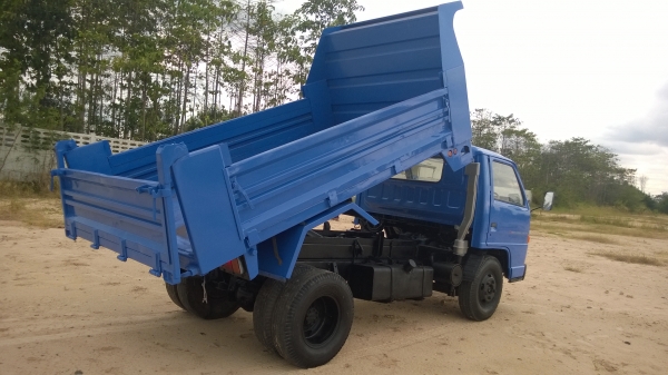 ขายถูก 6 ล้อ ดั้มพ์ ISUZU NPR59G  รถพร้อมใช้เอกสารพร้อมโอน 081-1841924