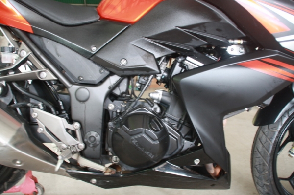 ขาย KAWASAKI Z250 ปี2014 ส้มดำ มือเดียวออกศูนย์ สภาพสวยพร้อมโอน112000