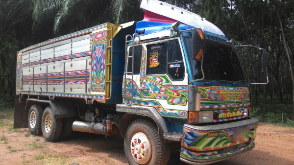 รถมิตซู 10 ล้อดั้ม FN527 - TF  /  220 แรงม้า.    สนใจติดต่อ  081 - 6079515