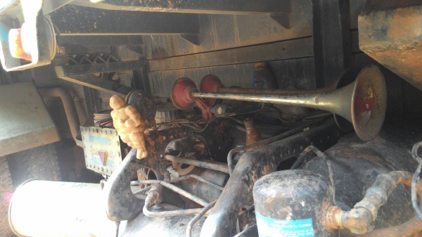 รถมิตซู 10 ล้อดั้ม FN527 - TF  /  220 แรงม้า.    สนใจติดต่อ  081 - 6079515