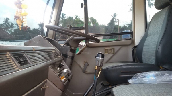 รถมิตซู 10 ล้อดั้ม FN527 - TF  220 แรงม้า.  ปี 39    สนใจติดต่อ  081 - 6079515