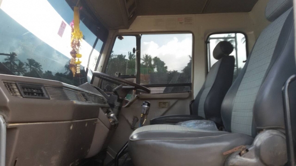 รถมิตซู 10 ล้อดั้ม FN527 - TF  220 แรงม้า.  ปี 39    สนใจติดต่อ  081 - 6079515