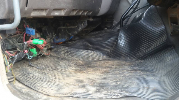 รถมิตซู 10 ล้อดั้ม FN527 - TF  220 แรงม้า.  ปี 39    สนใจติดต่อ  081 - 6079515