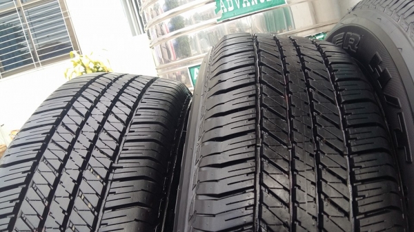 ขายล้อแม็กป้ายแดง vigo 17" พร้อมยางปี15 สนใจติดต่อเล็กคลองสามครับ 081-3747940 ขายล้อแม็กป้ายแดง vigo 17" พร้อมยางปี15 สนใจติดต่อเล็กคลองสามครับ 081-3747940