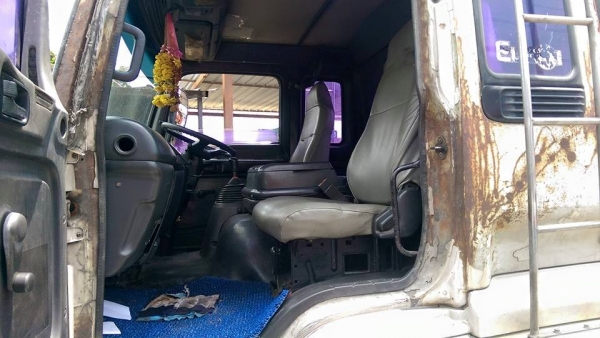 6ล้อเดกก้า เครื่อง195 พื้นเรียบ รถห้างแท้ ยาว 7.20 เมตร หัวไม่ผุ คัสซีสวยตลอดเส้น ยาง 60\% อาบน้ำหน่อยสวยเลยคับ