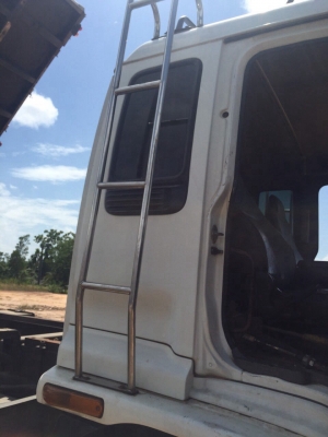 ขายรถ10ล้อดั้มพ์ ISUZU DECA FXZ23NZ24 เครื่อง 270แรงม้า ปี49 สนใจโทร 081-970-1072