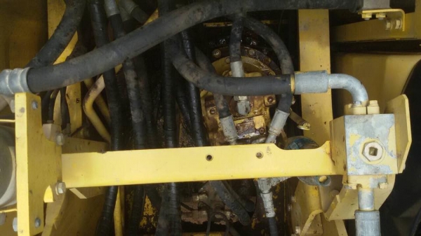 รถขุด PC200-7 รถญี่ปุ่นปี 2010 ทำงาน 10745 ชม. มีลายด์เจาะ รถสวยมาก