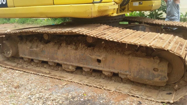 รถขุด PC200-7 รถญี่ปุ่นปี 2010 ทำงาน 10745 ชม. มีลายด์เจาะ รถสวยมาก