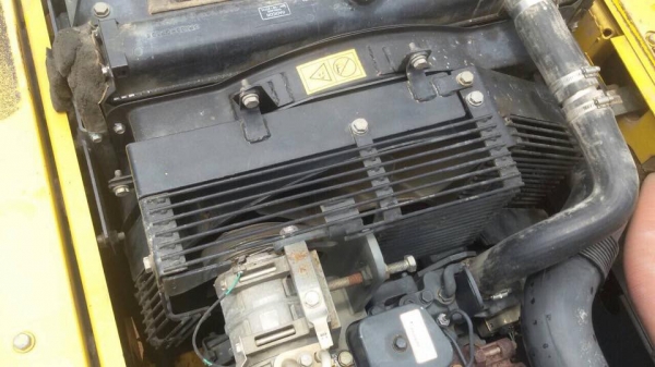 รถขุด PC200-7 รถญี่ปุ่นปี 2010 ทำงาน 10745 ชม. มีลายด์เจาะ รถสวยมาก