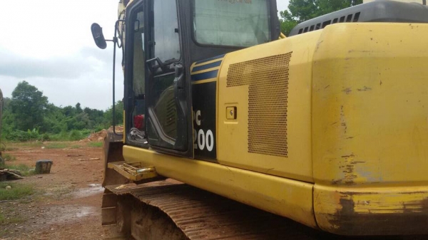 รถขุด PC200-7 รถญี่ปุ่นปี 2010 ทำงาน 10745 ชม. มีลายด์เจาะ รถสวยมาก