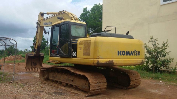 รถขุด PC200-7 รถญี่ปุ่นปี 2010 ทำงาน 10745 ชม. มีลายด์เจาะ รถสวยมาก