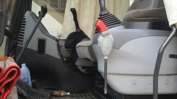 รถขุด PC200-7 รถญี่ปุ่นปี 2010 ทำงาน 10745 ชม. มีลายด์เจาะ รถสวยมาก