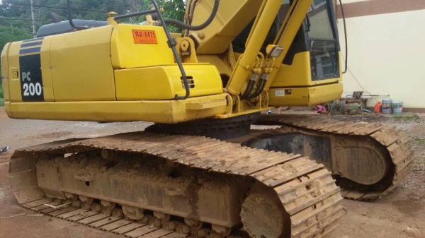 รถขุด PC200-7 รถญี่ปุ่นปี 2010 ทำงาน 10745 ชม. มีลายด์เจาะ รถสวยมาก