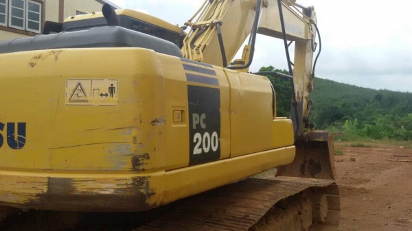 รถขุด PC200-7 รถญี่ปุ่นปี 2010 ทำงาน 10745 ชม. มีลายด์เจาะ รถสวยมาก