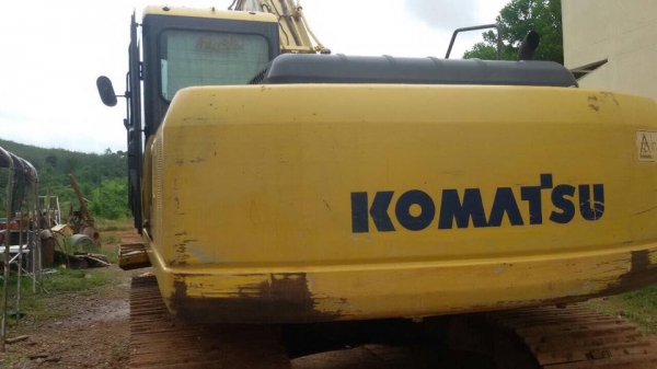 รถขุด PC200-7 รถญี่ปุ่นปี 2010 ทำงาน 10745 ชม. มีลายด์เจาะ รถสวยมาก