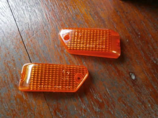 ขายฝาเลนส์ไฟเลี้ยวแก้ม ดัทสัน 260C ปี 1974