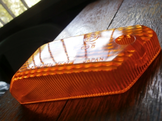 ขายฝาเลนส์ไฟเลี้ยวแก้ม ดัทสัน 260C ปี 1974 ขายฝาเลนส์ไฟเลี้ยวแก้ม ดัทสัน 260C ปี 1974