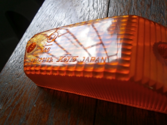 ขายฝาเลนส์ไฟเลี้ยวแก้ม ดัทสัน 260C ปี 1974 ขายฝาเลนส์ไฟเลี้ยวแก้ม ดัทสัน 260C ปี 1974