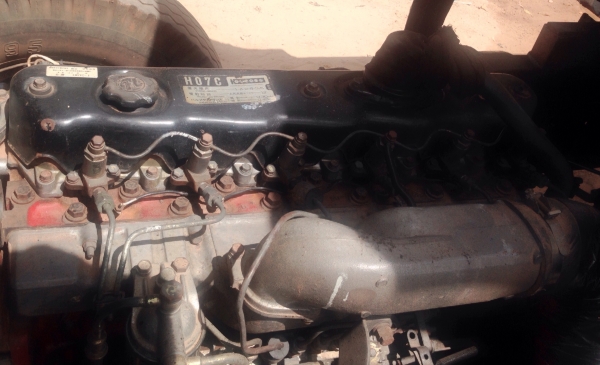 HINO FD 185 HP HO7C หกล้อดั๊มพ์ กระบะดั๊มพ์เหล็ก 6 ตันความยาว 3.60 เมตรสวยๆพร้อมบรรทุกพร้อมใช้งานได้เลย เครื่องยนต์แรงดีไม่มีเยิ้ม ภายในคอนโซลสวยครบ พวงมาลัยเพาเวอร์ เบรคลม ช่วงล่างใหญ่คัชซีไม่แตกบวม ยาง 8.25 ขอบ 20 สภาพดีประมาณ 60\% พร้อมใช้งาน เอกสารทะเบ