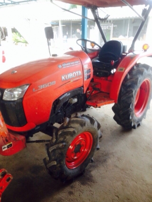 ขาย 36 แรง พร้อมอุปกรณ์2ชิ้น ใบดันหน้า จอบหมุ่น รถ1200 ชั่วโมง 300,000 ต่อรองได้